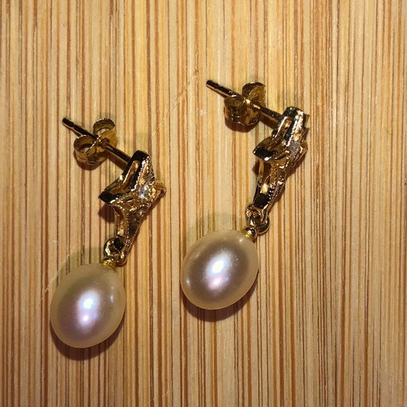 WEDDING READY!! Timeless and Classic! Matched cultured pearls in 14K! - Picture 4 of 4